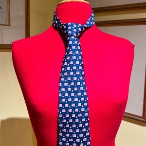 Vineyard Vines blue tie with American Flags. Hand made with imported silk.